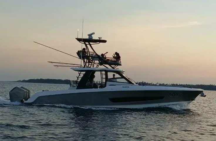 2024_Boston_Whaler_420_Outrage_4